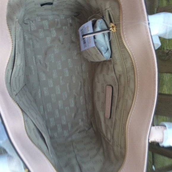 Michael Kors Sandrine Large Studded Saffiano Pink Leather NWT - Picture 8 of 8